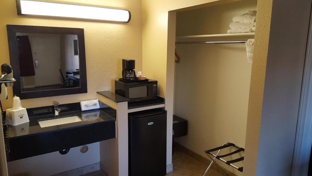 Anaheim Astoria Inn & Suites