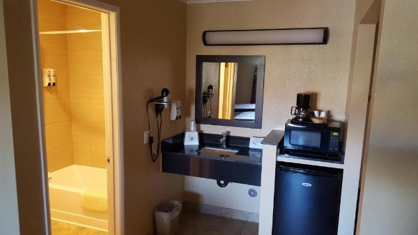 Anaheim Astoria Inn & Suites image 14