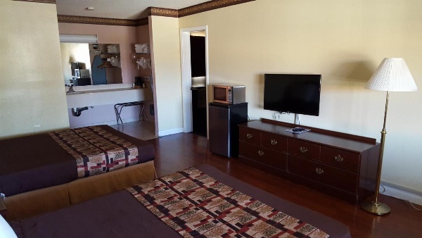 Anaheim Astoria Inn & Suites image 2